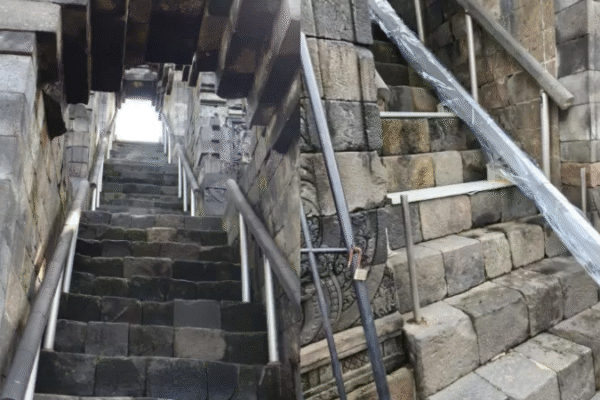Istana Pastikan Stairlift di Borobudur Tak Merusak Candi, Bagaimana Pemasangannya? Stairlift